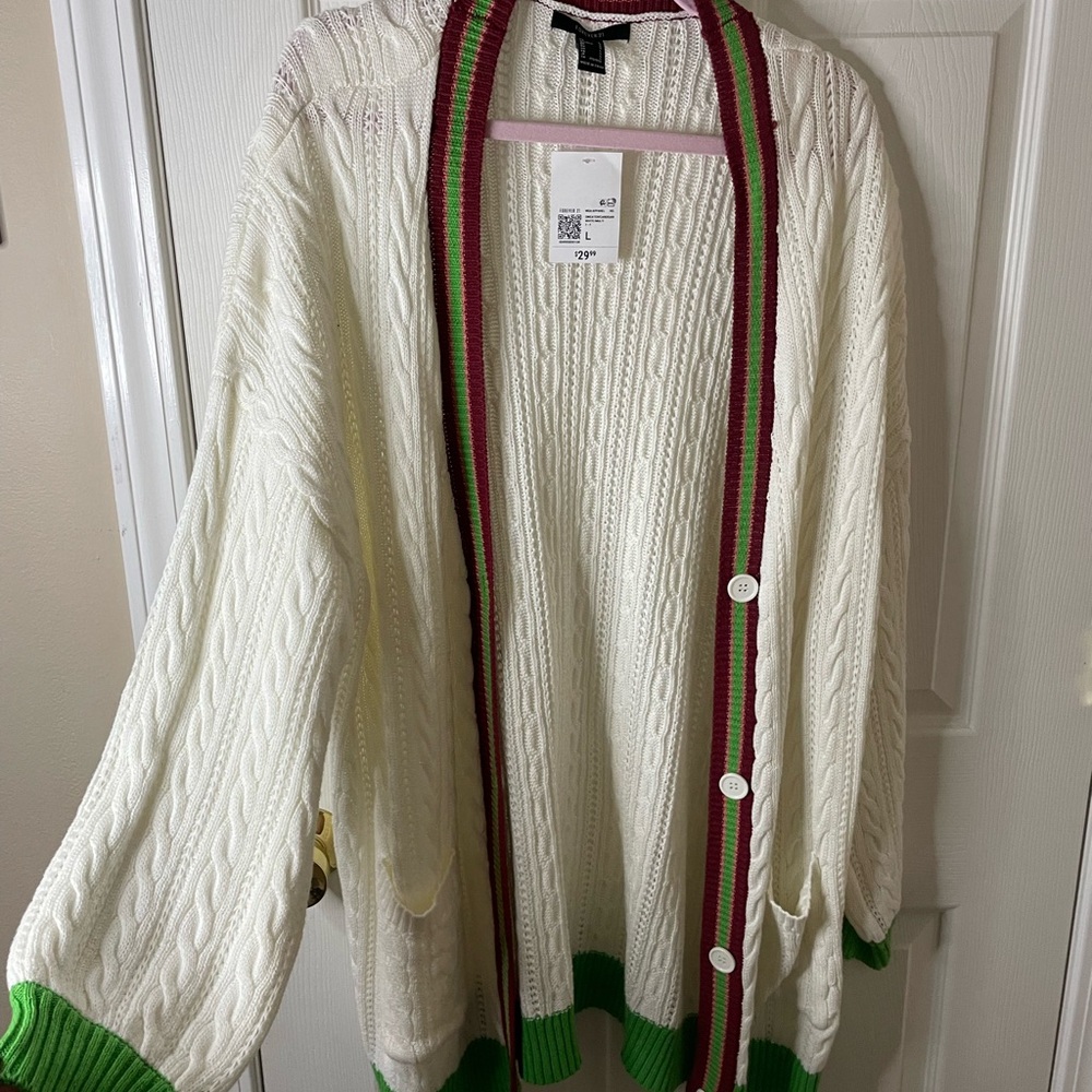 SOLD 🖤Forever 21 White and Green Cardigan Sweater